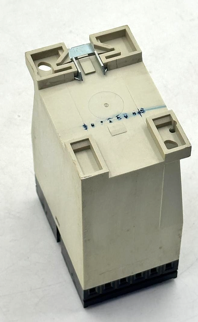 Sutron DAZT Industrial Timer Relay | 220V AC Power Supply - saleem al tamimi electric equipment trading co llc-UAE