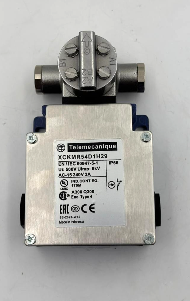 Telemecanique  XCKMR54D1H29 Limit Switch | 3A | 240V AC | Made in France (1 pcs) - saleem al tamimi electric equipment trading co llc-UAE
