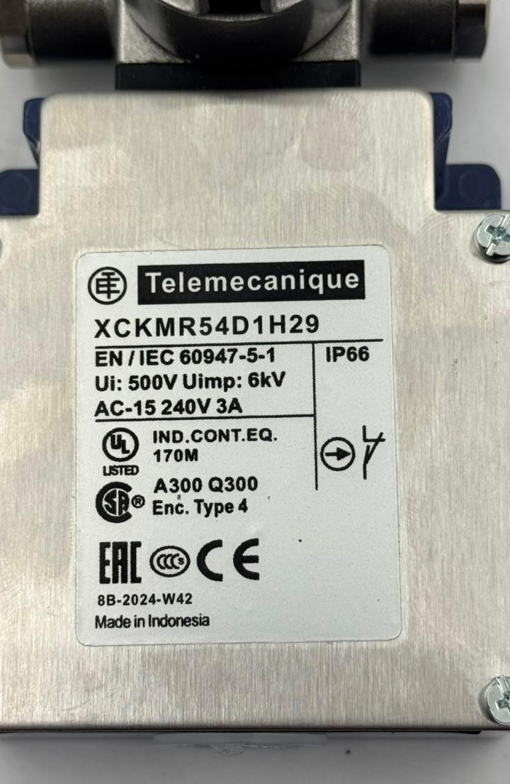Telemecanique  XCKMR54D1H29 Limit Switch | 3A | 240V AC | Made in France (1 pcs) - saleem al tamimi electric equipment trading co llc-UAE
