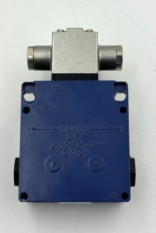 Telemecanique  XCKMR54D1H29 Limit Switch | 3A | 240V AC | Made in France (1 pcs) - saleem al tamimi electric equipment trading co llc-UAE