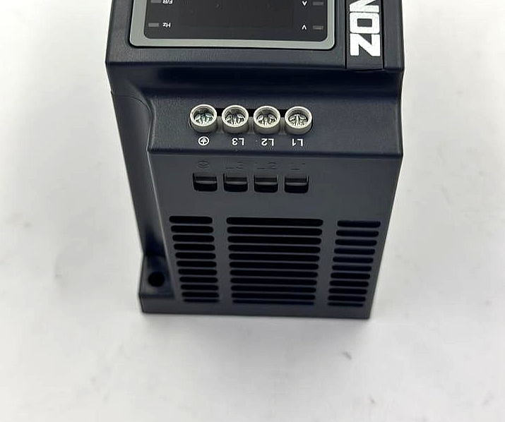ZONCN NZ2002R2G4 Variable Frequency Drive (VFD) | 380V input/output(3PH) - saleem al tamimi electric equipment trading co llc-UAE
